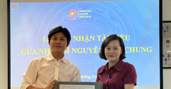 Nhạc sĩ Nguyễn Văn Chung gửi các sáng tác vào Trung tâm lưu trữ quốc gia