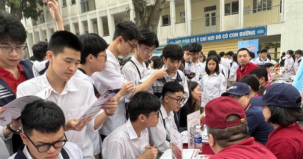 Học sinh căng thẳng học thêm, nhà trường tổ chức ôn luyện thi tốt nghiệp thế nào?