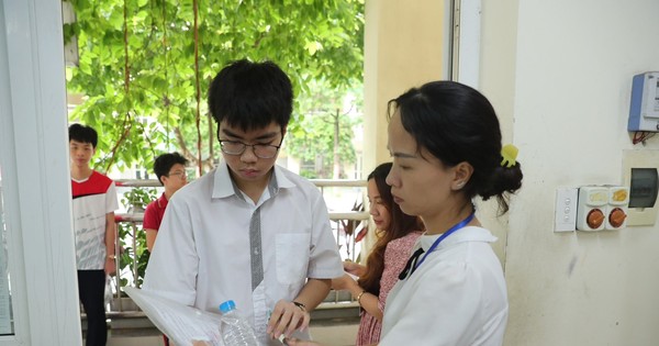 Thi vào các trường chuyên Hà Nội: Cạnh tranh gay gắt, có môn 1 chọi gần 25