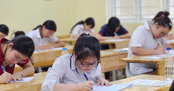 Hơn 102.000 thí sinh Hà Nội thi môn Toán vào lớp 10, cập nhật giải đề