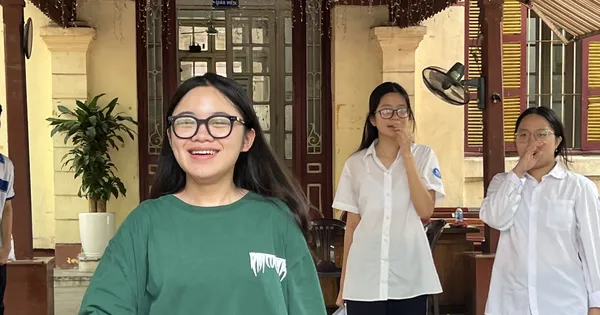 Đề chuyên Ngữ văn lớp 10 Hà Nội yêu cầu thí sinh viết về 'ánh sáng bên trong mỗi người'