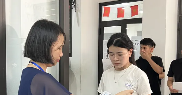 Sáng nay, gần 1,15 triệu thí sinh bắt đầu làm bài thi Ngữ văn, chấm dứt đồn đoán đề thi