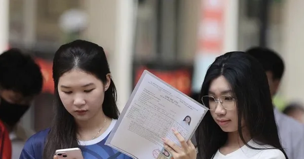 Đề thi tiếng Anh tốt nghiệp vừa sức với học sinh chuyên, cảnh báo gia tăng học thêm