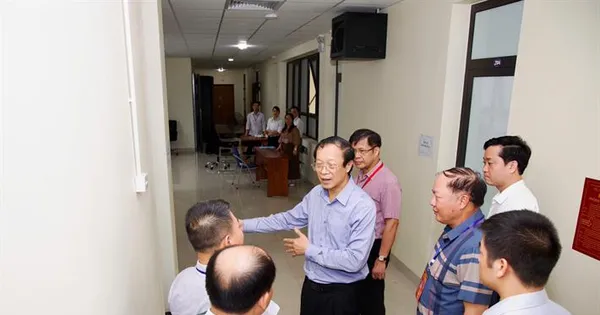Thứ trưởng Giáo dục 'vi hành', chấm thi tốt nghiệp sẽ ra sao?