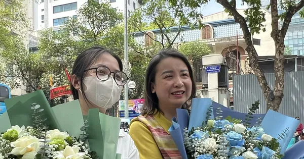 Con trượt lớp 10 công lập: Cha mẹ hãy dành ‘một cái ôm’