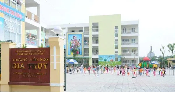 Bé 4 tuổi bị giáo viên bạo hành: Công an khám nghiệm hiện trường, đưa trẻ đi giám định thương tích