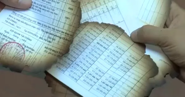 Hà Nội: Công an làm việc với UBND phường về hàng loạt tài liệu bị đốt bên cạnh trụ sở trước ngày sáp nhập