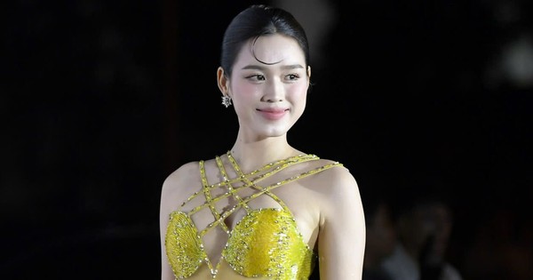 Thanh Thủy, Đỗ Thị Hà đổ bộ thảm đỏ chung khảo Hoa hậu Việt Nam