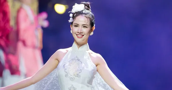 Tôn vinh áo dài Huế