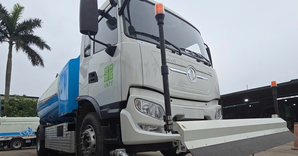 Tận thấy 6 loại xe rửa đường, hút rác hiện đại lần đầu xuất hiện tại Hà Nội