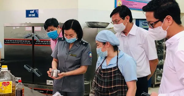 Kiểm tra đột xuất cơ sở ăn uống ở Hà Nội, 25 cơ sở không đạt