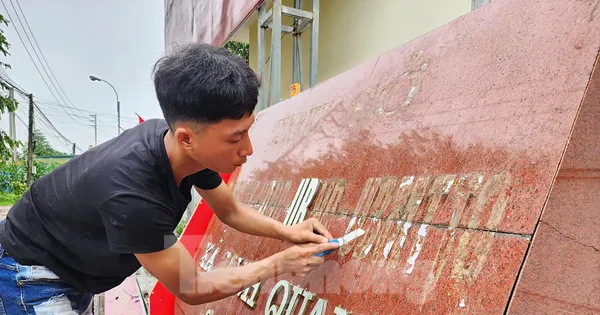 Hà Nội gấp rút thay biển trụ sở, chờ 'thời khắc lịch sử'