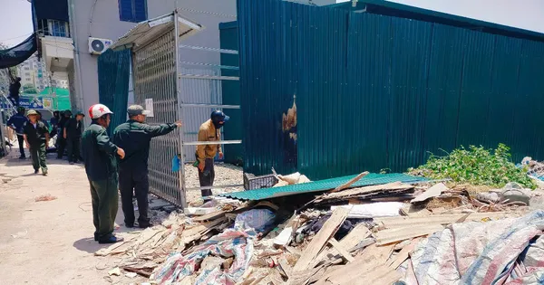 Cưỡng chế loạt công trình kiên cố 'núp bóng' nhà tôn