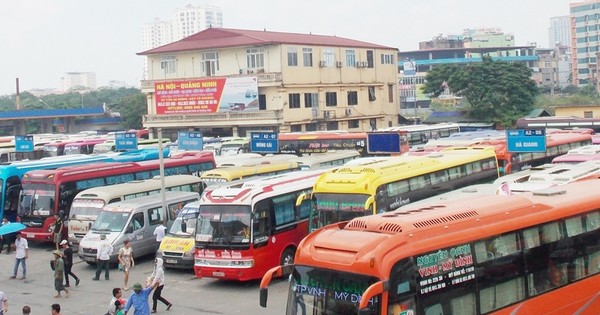 Giá vé máy bay tàu hỏa tăng cao, xe khách giữ nguyên dịp lễ 30/4-1/5
