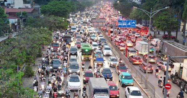 Hà Nội: Ùn tắc kéo dài từ chiều 29 đến rạng sáng 30/4