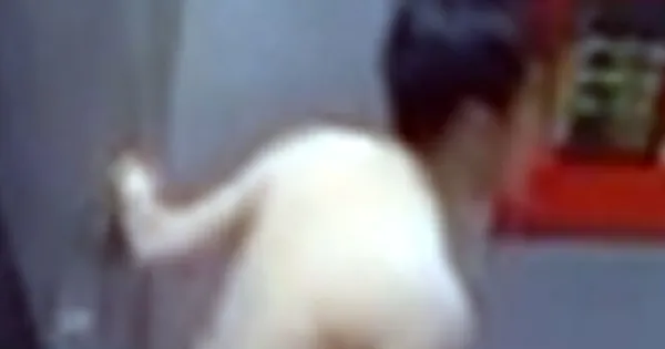 Truy tìm người đàn ông "thoát y" đuổi theo cô g...