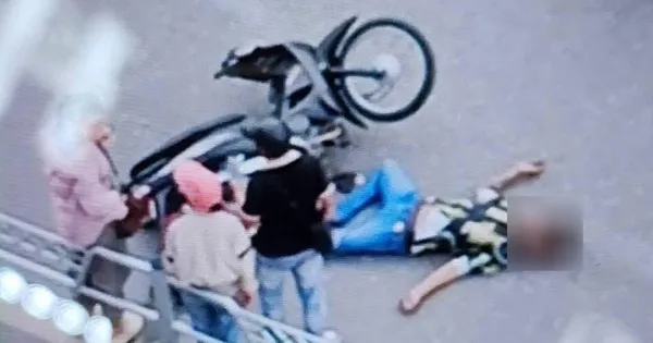 Đâm thẳng vào rào phân làn mới dựng ở Hà Nội, tài xế bị chấn thương sọ não