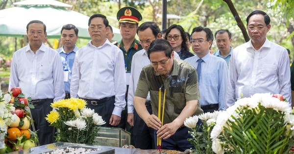 Thủ tướng Chính phủ Phạm Minh Chính viếng nghĩa trang Hàng Dương