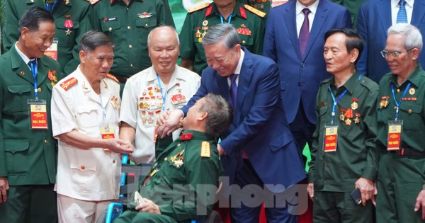 Tổng Bí thư Tô Lâm gặp mặt cán bộ lão thành cách mạng, người có công, gia đình chính sách