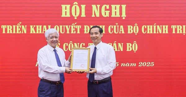 Triển khai quyết định của Bộ Chính trị về công tác cán bộ