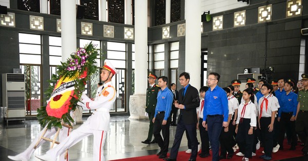Đoàn đại biểu Trung ương Đoàn TNCS Hồ Chí Minh viếng nguyên Chủ tịch nước Trần Đức Lương