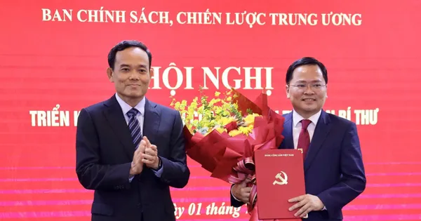 Trao quyết định bổ nhiệm hai Phó Trưởng Ban Chính sách, chiến lược Trung ương