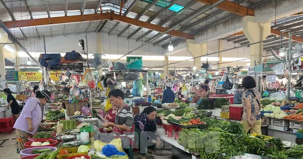 Nỗi lo của bà nội trợ: Hàng hóa tăng giá nhưng ‘không thể không mua’