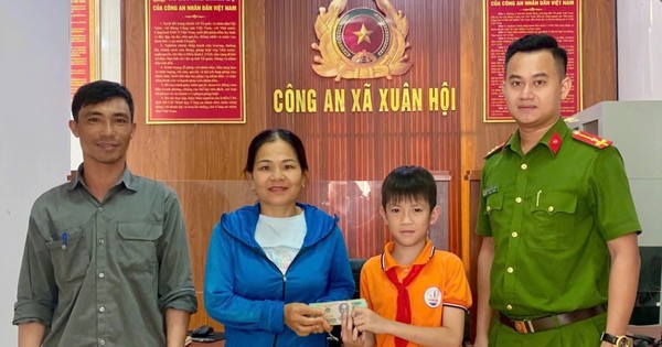 Nam sinh nhờ công an tìm người đánh rơi hàng chục triệu đồng