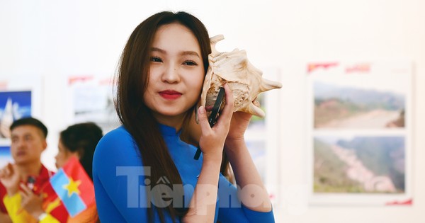 Trải nghiệm thanh âm và sắc cờ nhuộm màu sóng gió Trường Sa giữa lòng Hà Nội