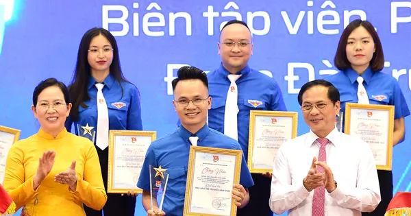 Nhà báo góp phần làm sạch không gian mạng, xây dựng xã hội số văn minh