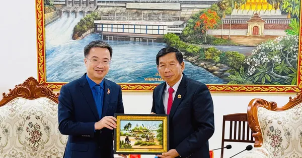 Bí thư Trung ương Đoàn chào xã giao Bí thư, Tỉnh trưởng Viêng Chăn