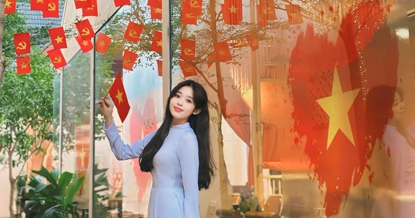 Giới trẻ Nha Trang check-in cùng cờ đỏ sao vàng