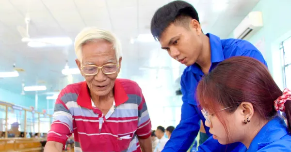 'Có thanh niên hỗ trợ, hết sợ viết sai giấy tờ'