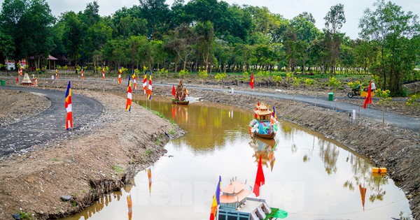 Khám phá 'con đường Phật giáo' trong khu đại lễ Vesak 2025 ở Việt Nam