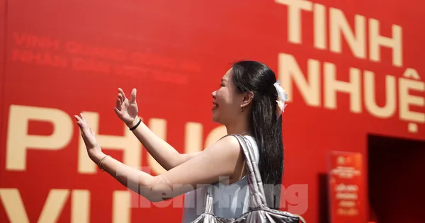 Giới trẻ trải nghiệm triển lãm đa giác quan ‘Bản hùng ca Công an nhân dân Việt Nam’
