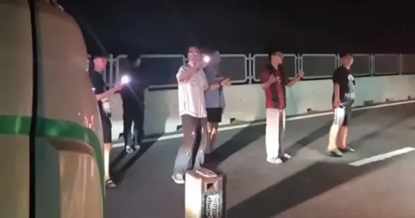 Kẹt xe ở cao tốc Vĩnh Hảo – Phan Thiết: Hát karaoke trên đường có thể bị xử phạt