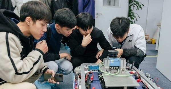 Bộ Giáo dục công bố 38 ngành đào tạo bán dẫn: TS. Hoàng Ngọc Vinh nói...vẫn thiếu