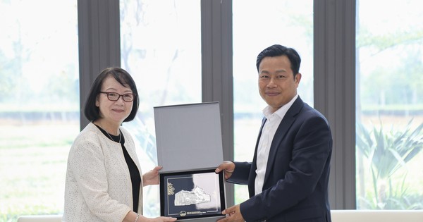 Giám đốc ĐH Quốc gia Hà Nội bổ nhiệm Chủ tịch danh dự Viện Bán dẫn và Vật liệu tiên tiến