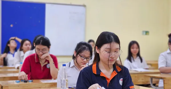 Gần 103.000 thí sinh Hà Nội làm bài Ngữ văn vào lớp 10: Cập nhật đề thi, giải đề
