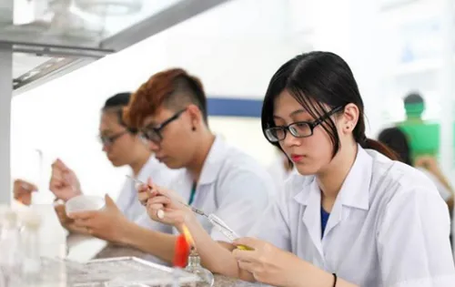 Trường Đại học Dược Hà Nội công bố mức học phí năm 2025, điểm chuẩn hai năm gần đây