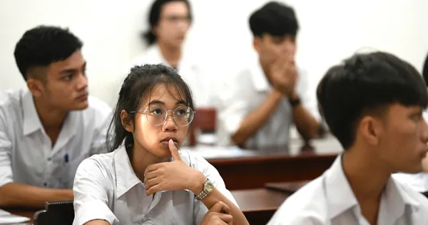 Xem và giải đề thi môn Ngữ văn của 25.000 em dự thi theo Chương trình GDPT 2006