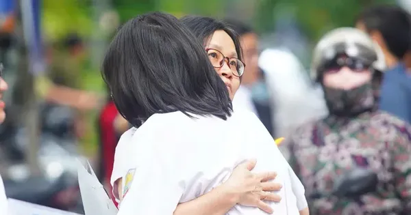 Đề tiếng Anh tốt nghiệp khó như thi IELTS: Học sinh ‘khóc thét’, chuyên gia nói gì?