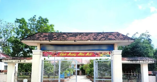 Cán bộ trường đại học gạ tình nữ sinh; Hiệu trưởng gửi ảnh nhạy cảm lên zalo