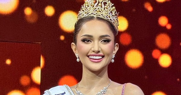 Tân Hoa hậu Hoàn vũ Philippines bơ vơ khi đăng quang