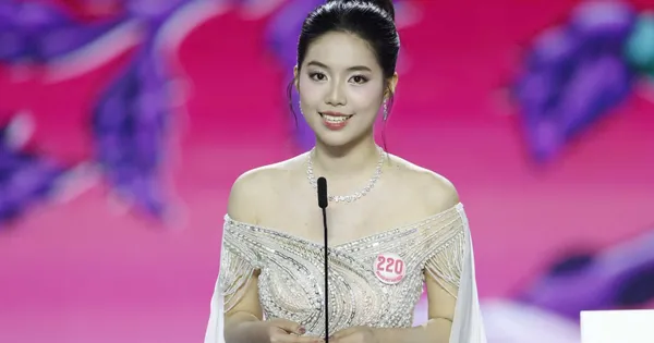 Người giúp Á hậu Châu Anh tự tin đọc thơ trong phần thi ứng xử