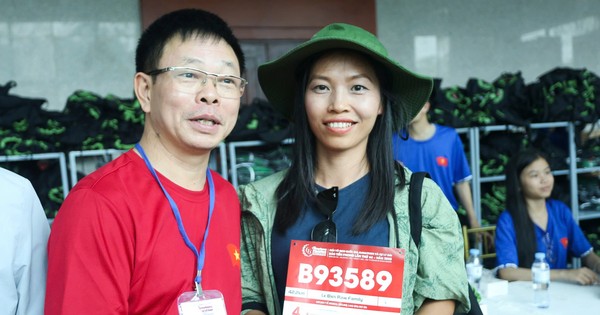 Ban tổ chức Tiền Phong Marathon 2025 gặp gỡ, thăm hỏi các vận động viên