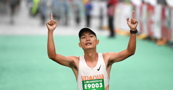 Tiền Phong Marathon 2025: Không có cú sốc, Hoàng Nguyên Thanh bứt phá và chiến thắng một lần nữa