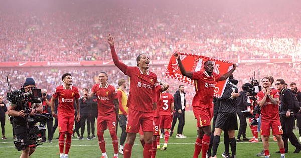 Đã trở thành nhà vô địch, nhưng bao giờ Liverpool mới được nâng cúp?