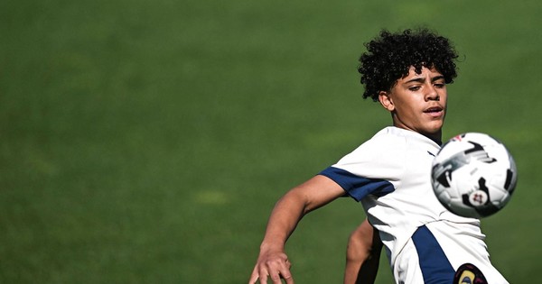 Con trai Ronaldo liệu có thể đạt đến đẳng cấp của bố?