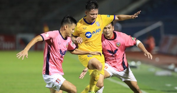 Trực tiếp Hồng Lĩnh Hà Tĩnh vs SLNA, 18h00 ngày 17/5: Liệu có biến số?